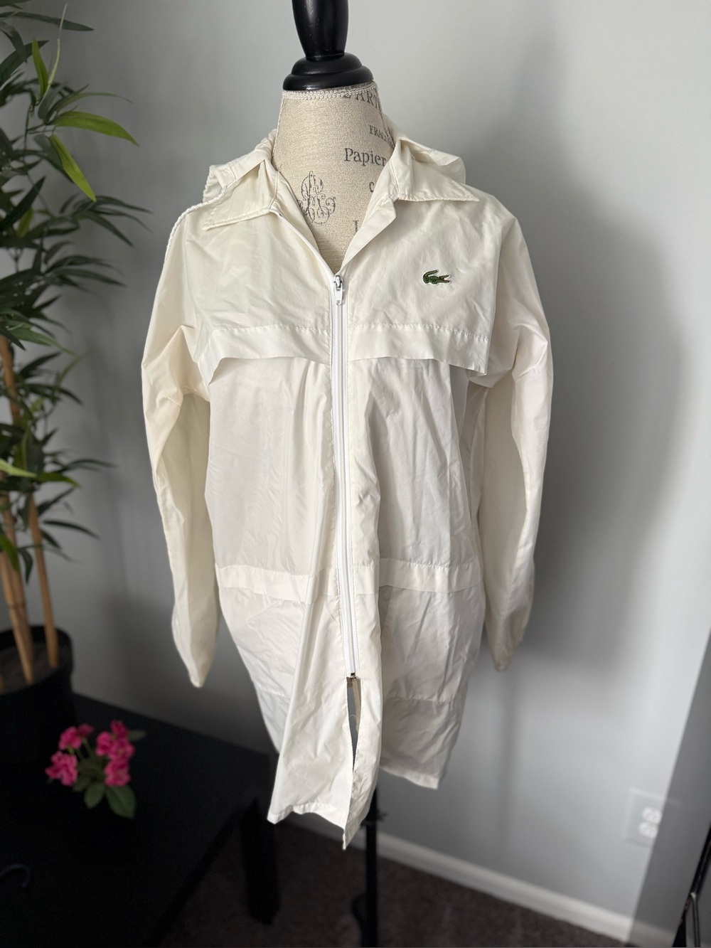 Lacoste Jacket size medium white Vent 1980s Aligator vintage